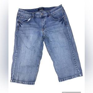 White House Black Market Blanc Denim Pedal Pushers